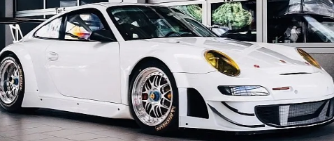 这辆2008款保时捷911GT3RSR是一辆从未真正参加过比赛的赛车