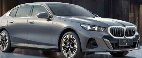 新款BMW5系和电动i5在中国变得更长更时尚