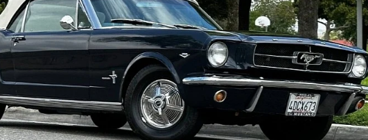 19641/2福特野马由同一个家族拥有因为新车是惊人的原创