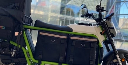 PNYPonie是一款电动货运摩托车旨在实现快速绿色的最后一英里交付