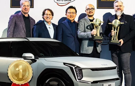  贪婪的起亚EV9双夺世界年度汽车奖和世界电动汽车奖