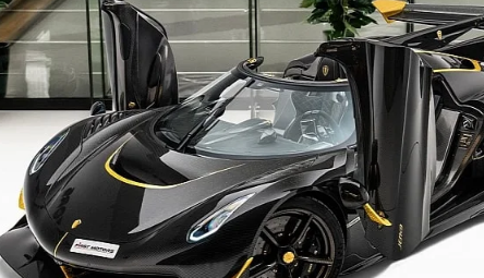  令人惊叹的KoenigseggJeskoSports24克拉黄金细节它属于保险箱