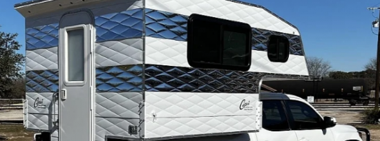 卡普里岛的LoneStarJr中型卡车露营车可能是周围最便宜的情侣度假胜地